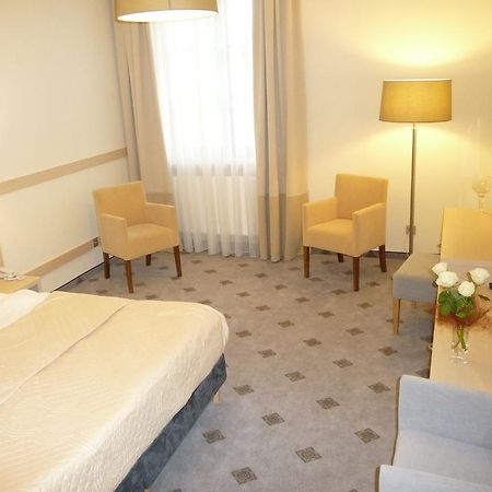 Hotel Notabene Świdnik Buitenkant foto